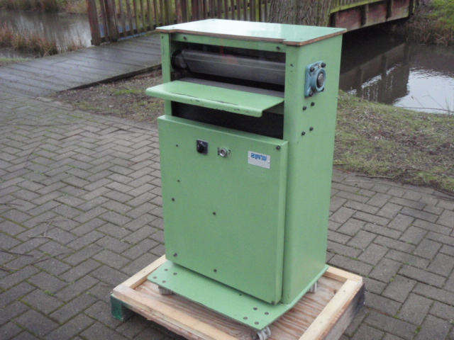 Buchrückenrundmaschine